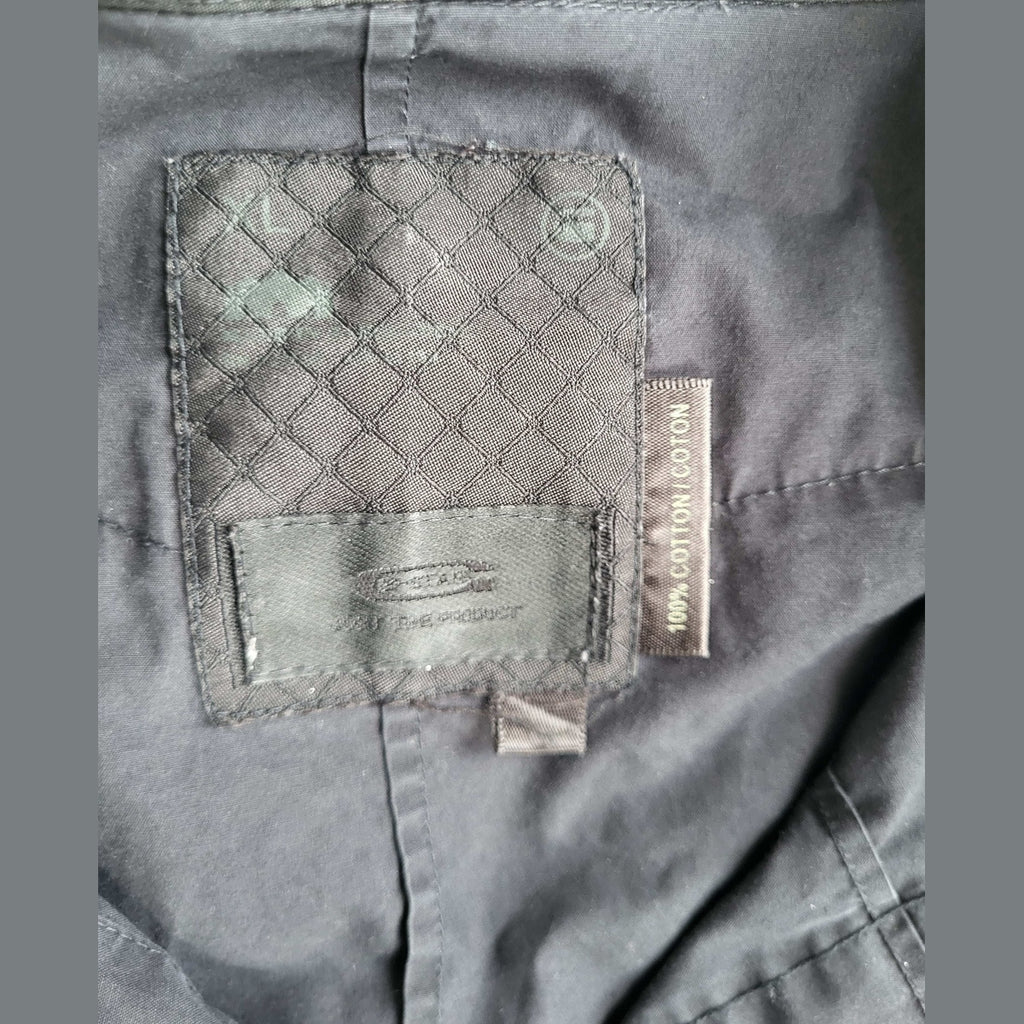 Veste noire, taille L, marque Stone Island visible sur l’étiquette, Fripes Sélect