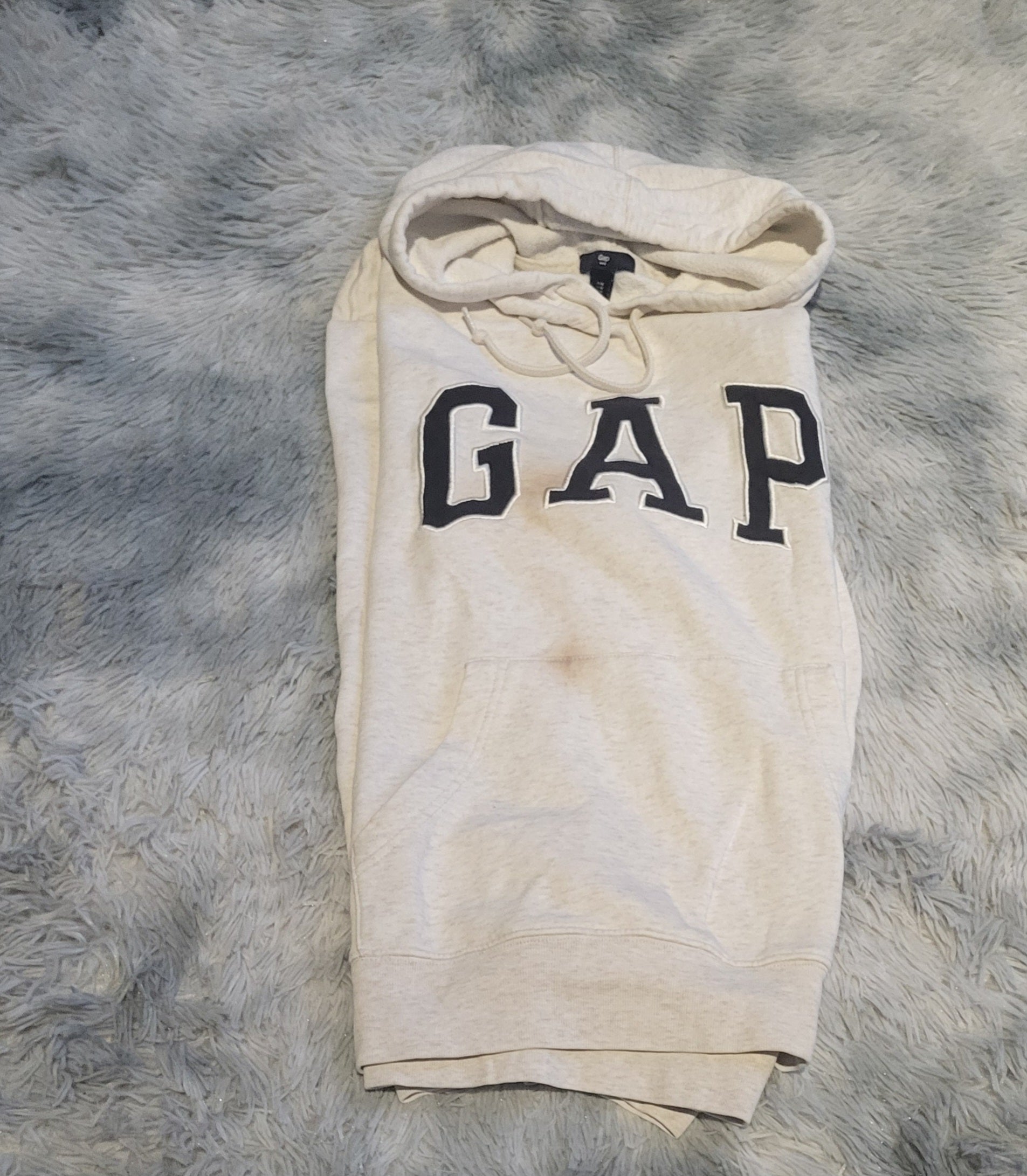 Sweat à Capuche Gap Classique – Blanc Cassé – Taille M – Logo Brodé – Unisexe