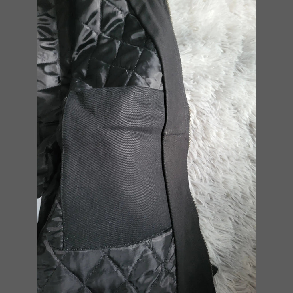 Veste noire matelassée, marque et taille non visibles, intérieur sur fond blanc, Fripes Sélect