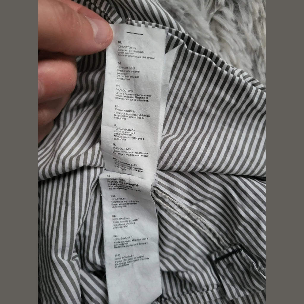 Chemise rayée grise et blanche en coton, taille non visible, étiquette intérieure, Fripes Sélect