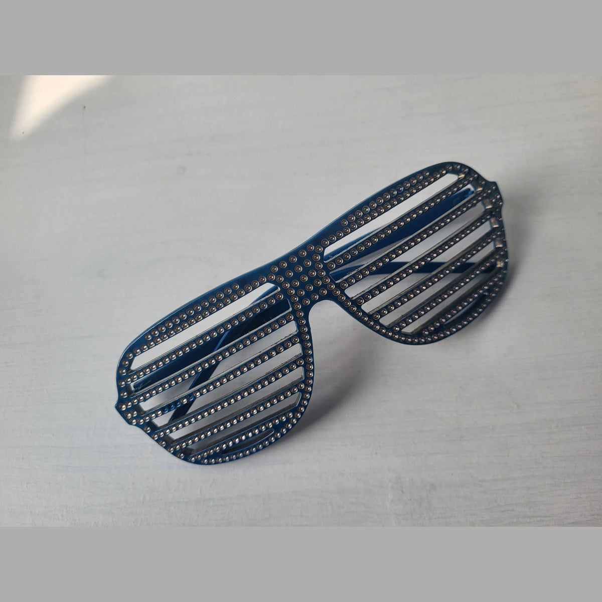Lunettes fantaisie bleues à strass, taille unique. Fripes Sélect
