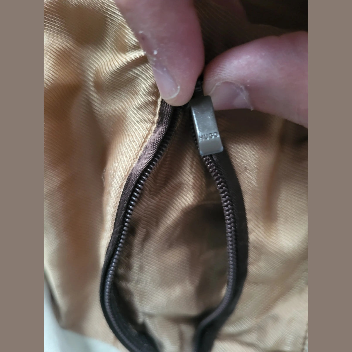 Veste Hugo beige à fermeture éclair, taille non visible, Fripes Sélect