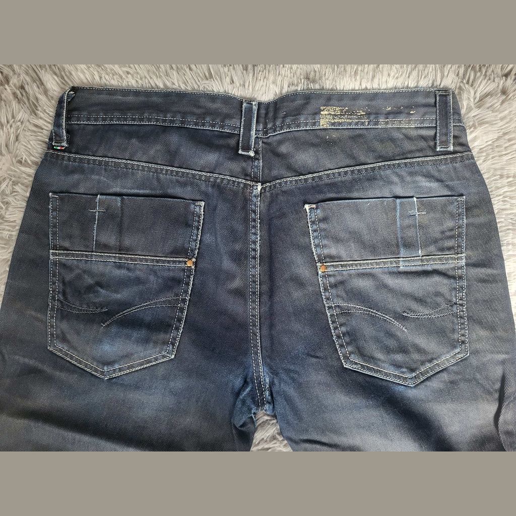 Jean bleu, marque indéterminée, taille inconnue, vu de dos. Fripes Sélect