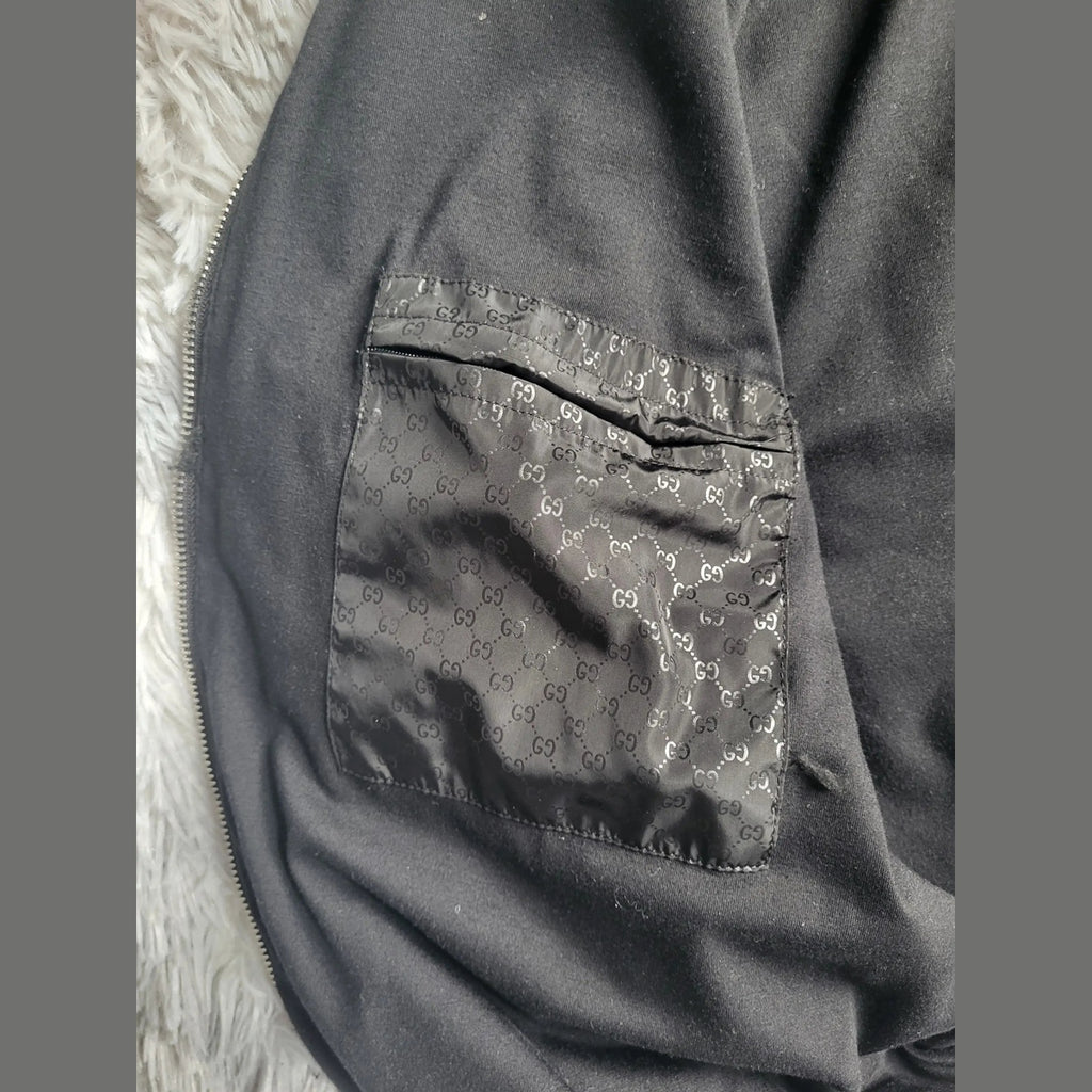 Veste noire Gucci avec poche logo, taille non indiquée, Fripes Sélect