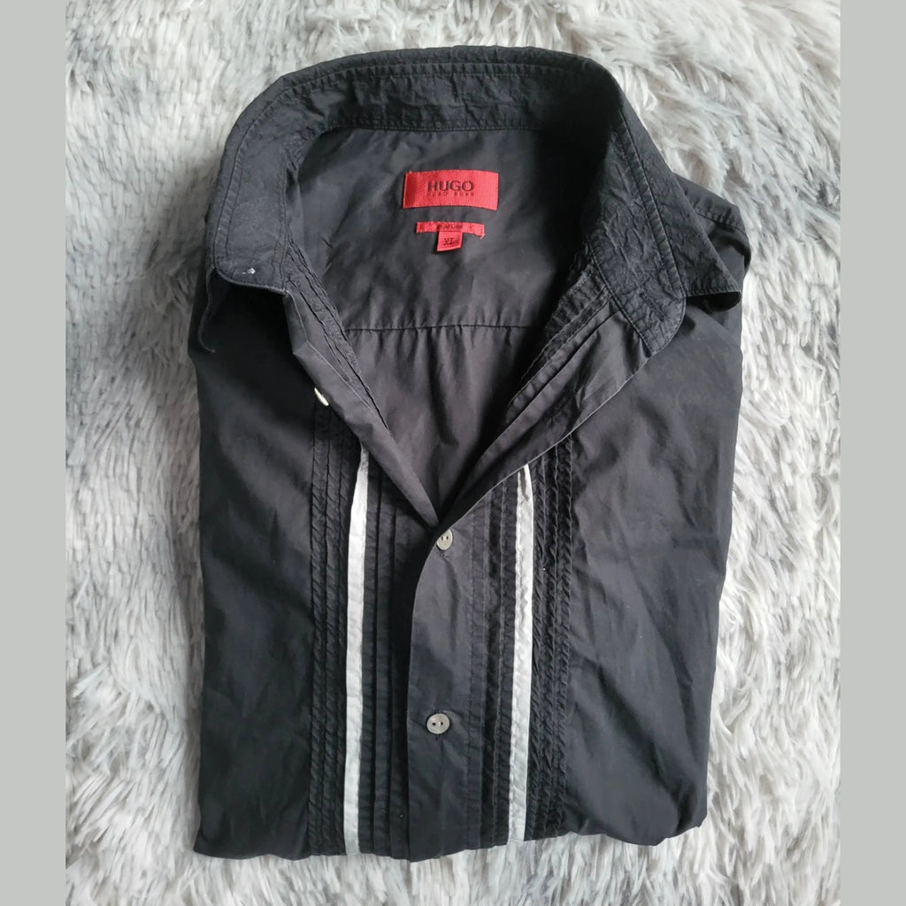 Chemise noire Hugo Boss XL à rayures blanches pour homme. Fripes Sélect