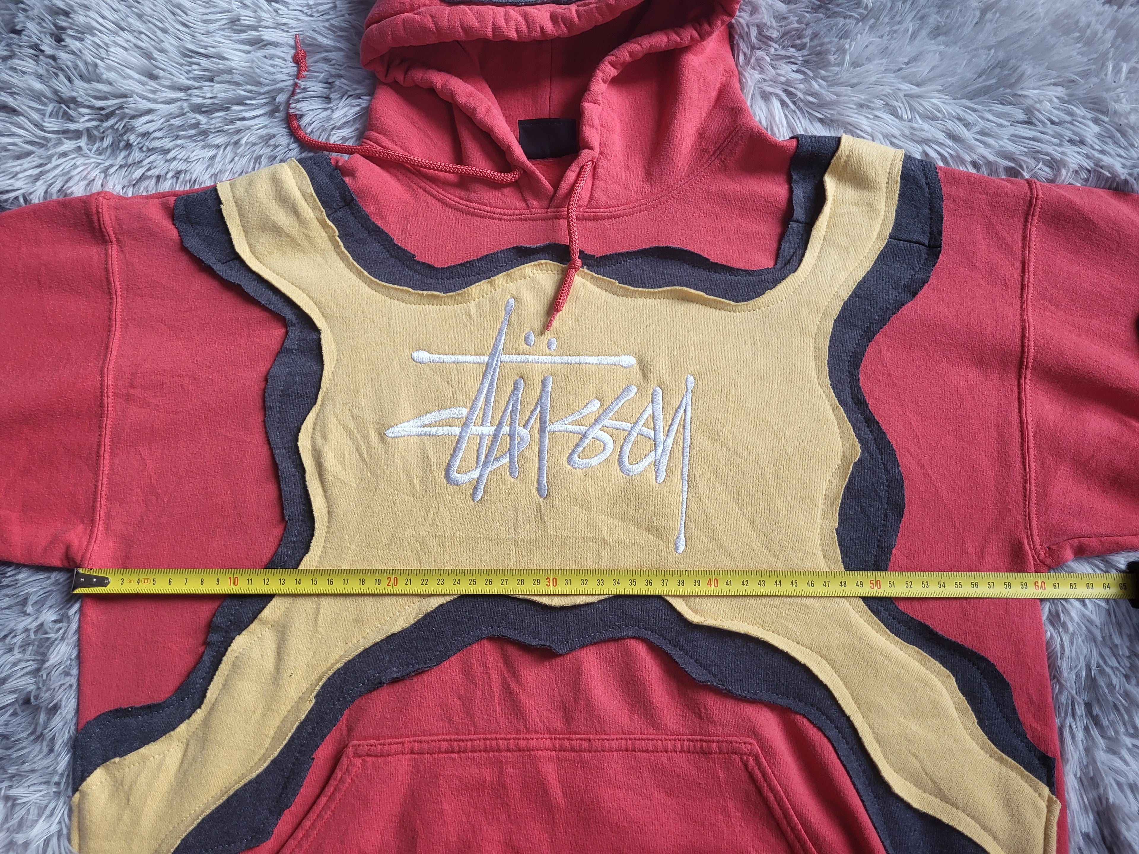 Sweat à capuche Stüssy Reworked Patchwork – Pièce Unique 1/1 – Rouge & Jaune – Taille L (Boxy Fit)