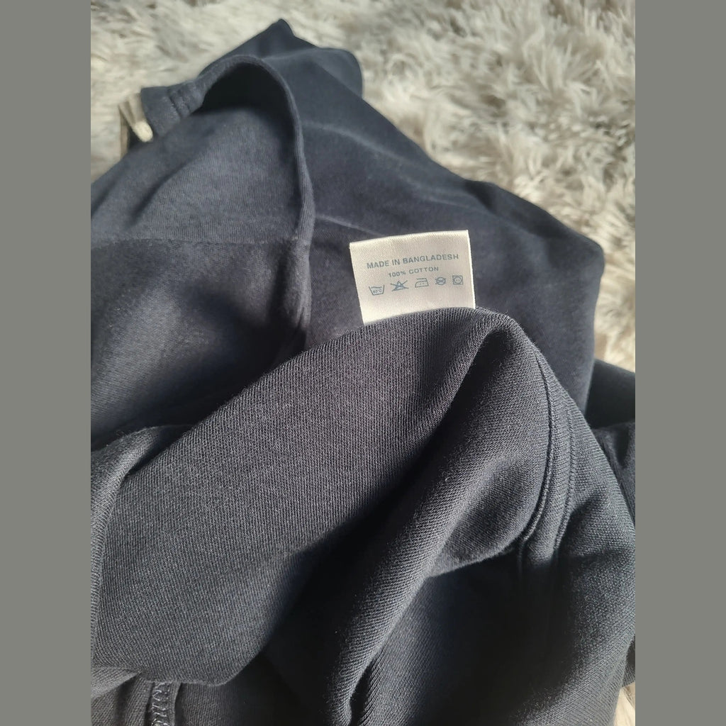 Sweat-shirt noir, coton, taille non visible, marque non visible. Fripes Sélect