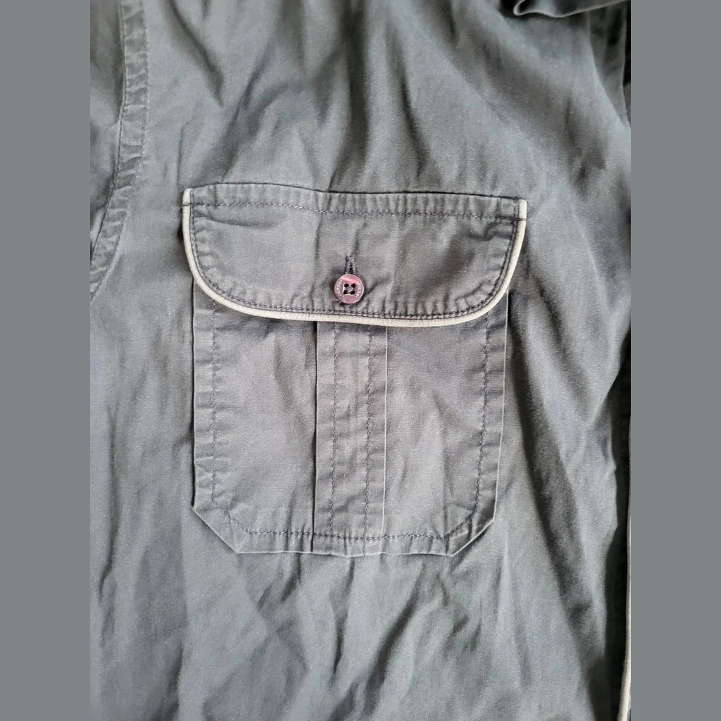 Chemise grise à poche poitrine, marque et taille non visibles, Fripes Sélect