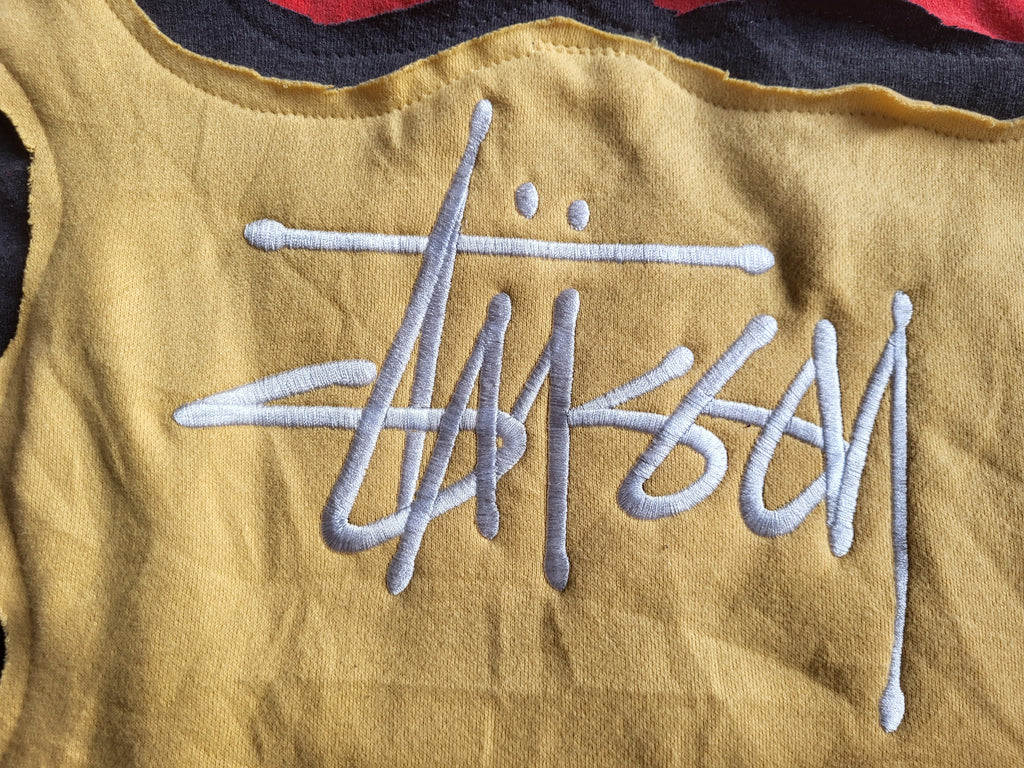 Sweat à capuche Stüssy Reworked Patchwork – Pièce Unique 1/1 – Rouge & Jaune – Taille L (Boxy Fit)