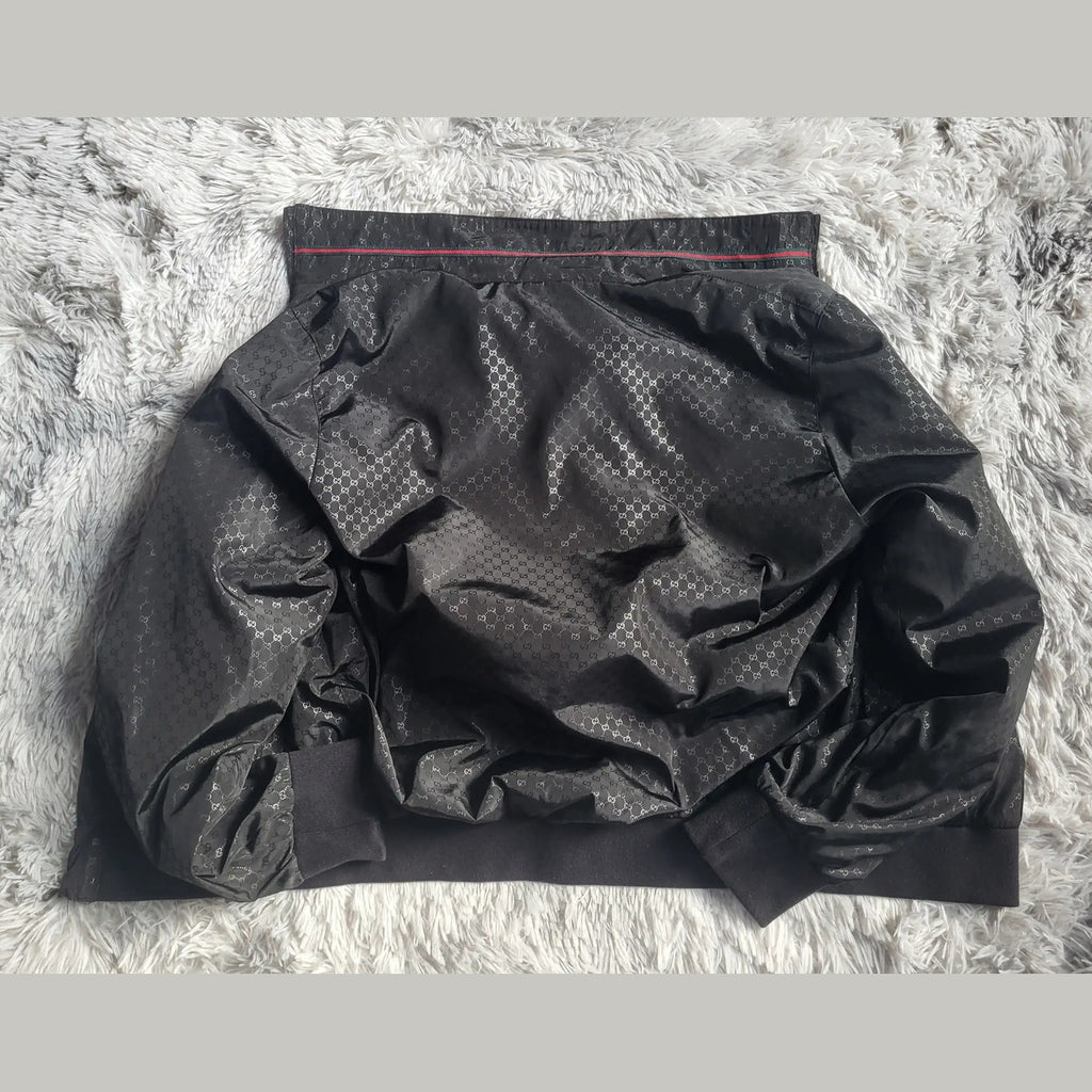 Veste noire Gucci à motif monogramme, taille XL. Fripes Sélect