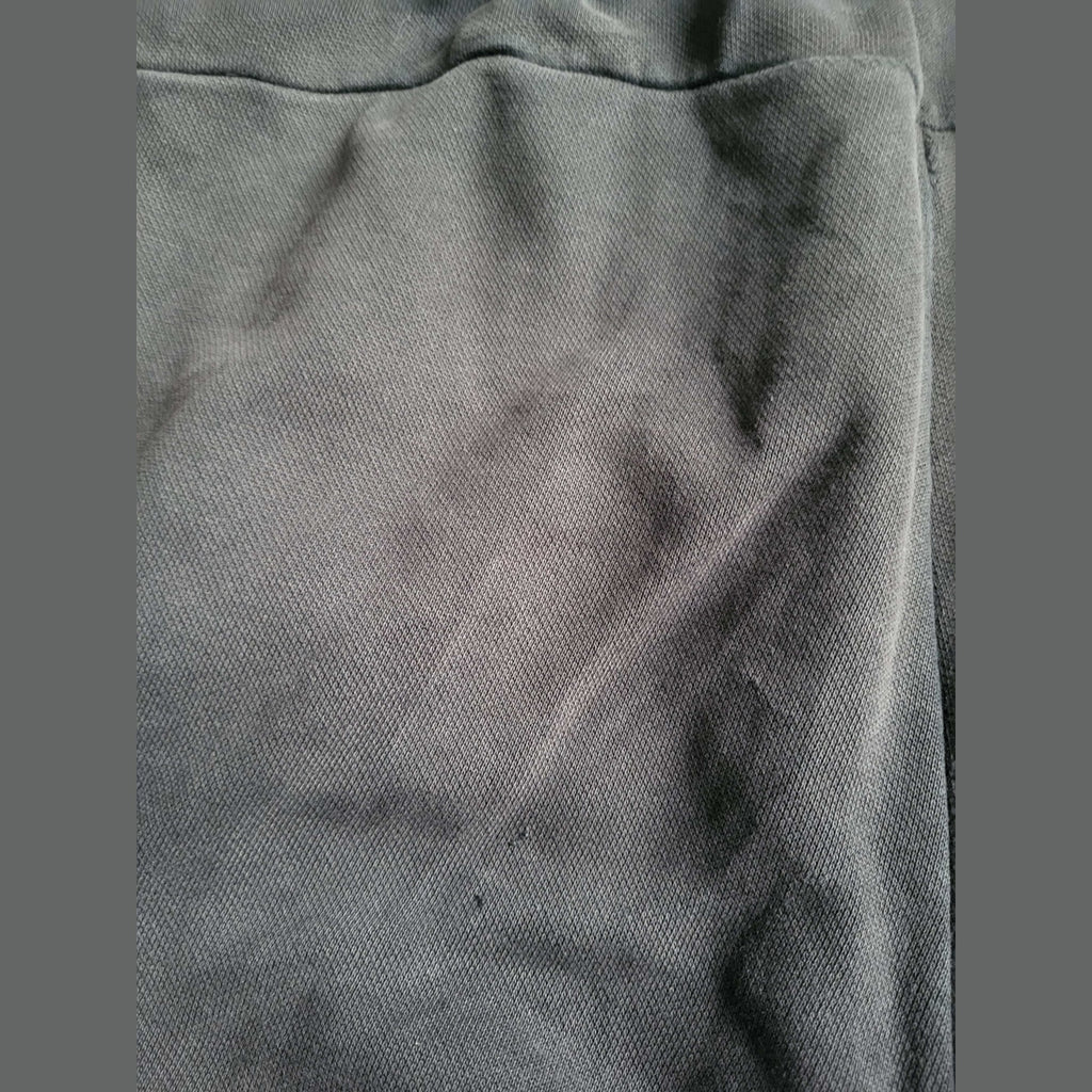 Sweatshirt gris, marque et taille non visibles. Fripes Sélect