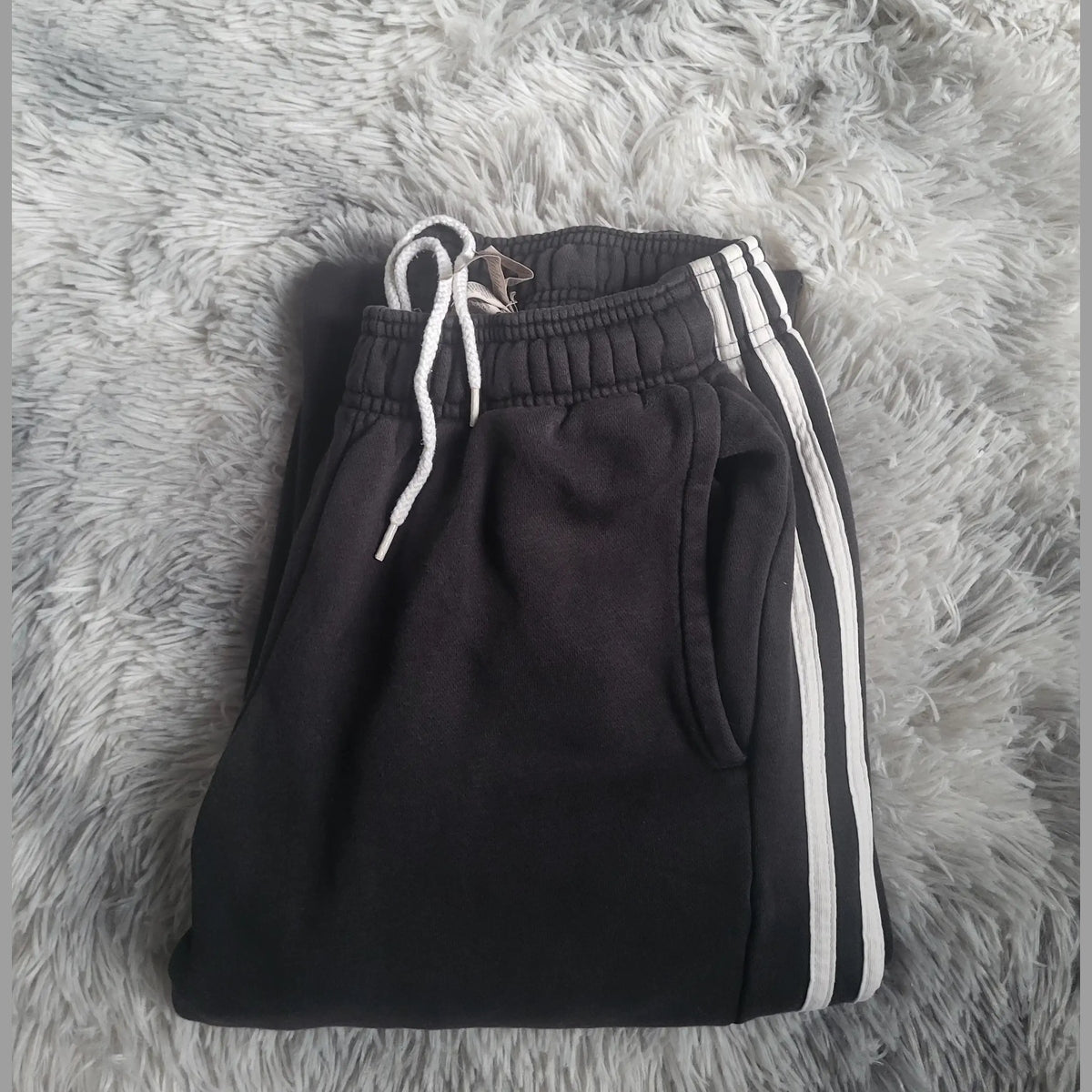 Pantalon de jogging noir à bandes blanches, taille M, marque non visible, Fripes Sélect