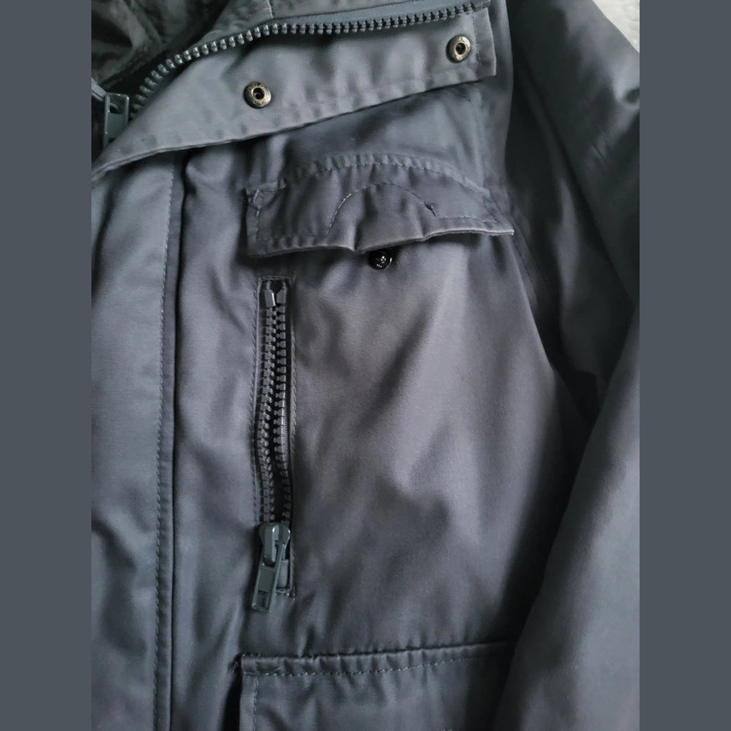 Veste noire, marque non visible, taille non indiquée, poche zippée, Fripes Sélect