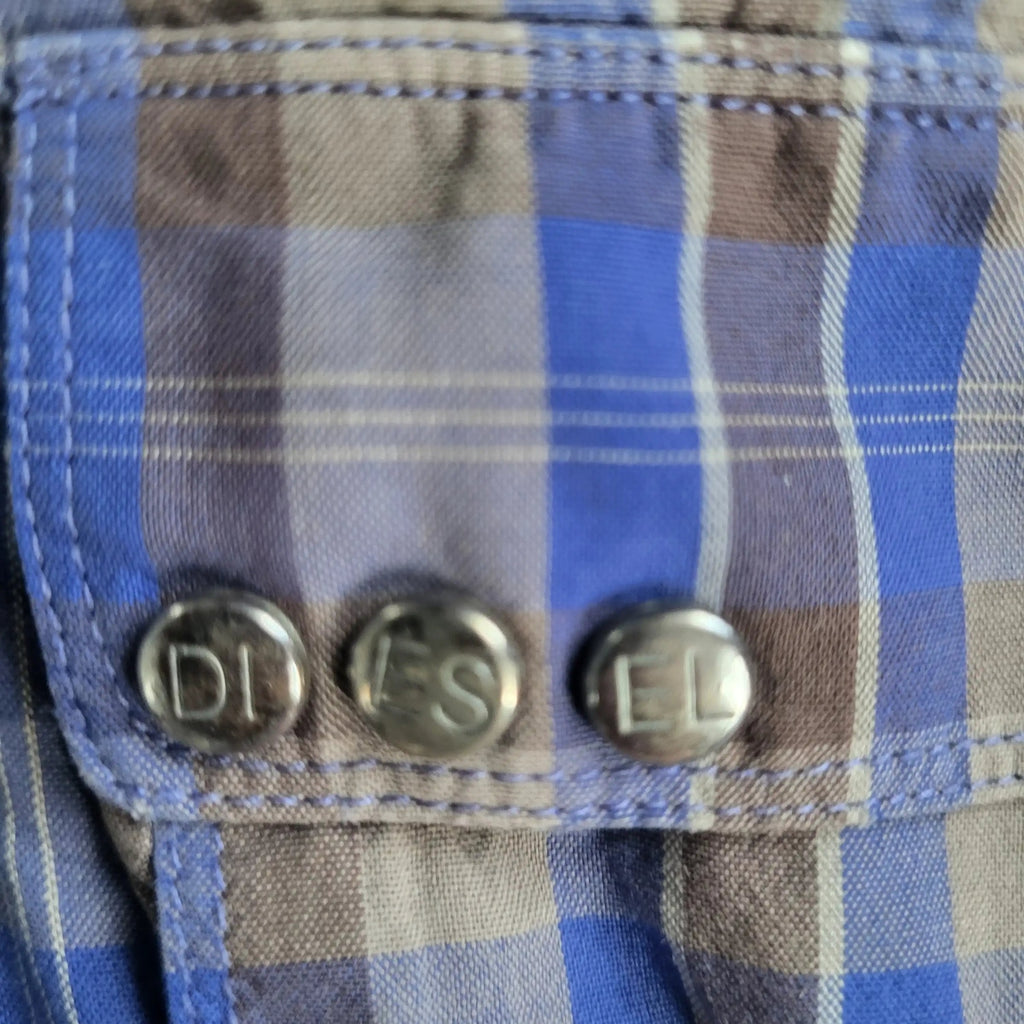 Chemise à carreaux bleu et beige, marque Diesel, taille non visible. Fripes Sélect