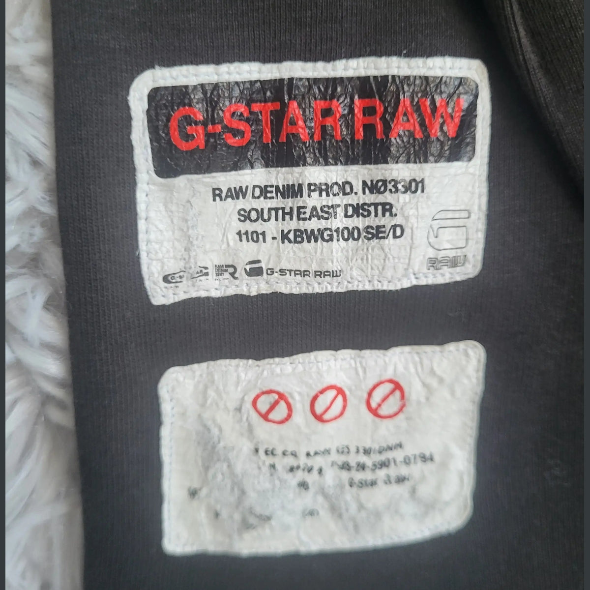 Sweatshirt G-Star Raw noir, étiquette visible, taille non précisée, Fripes Sélect