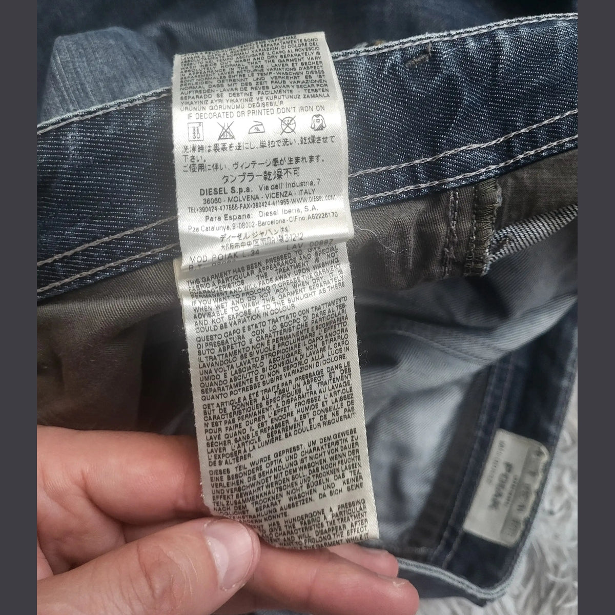 Jean Diesel bleu, taille 33, étiquette visible. Fripes Sélect