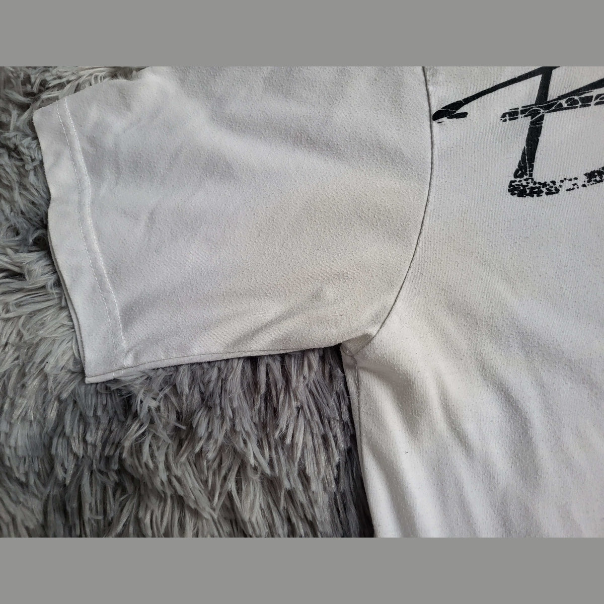 T-shirt blanc, marque non visible, taille non indiquée, Fripes Sélect