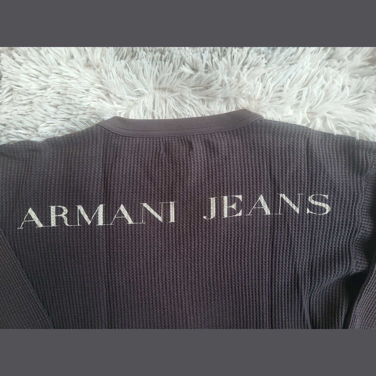 Sweat-shirt noir Armani Jeans, logo visible, taille non indiquée, Fripes Sélect