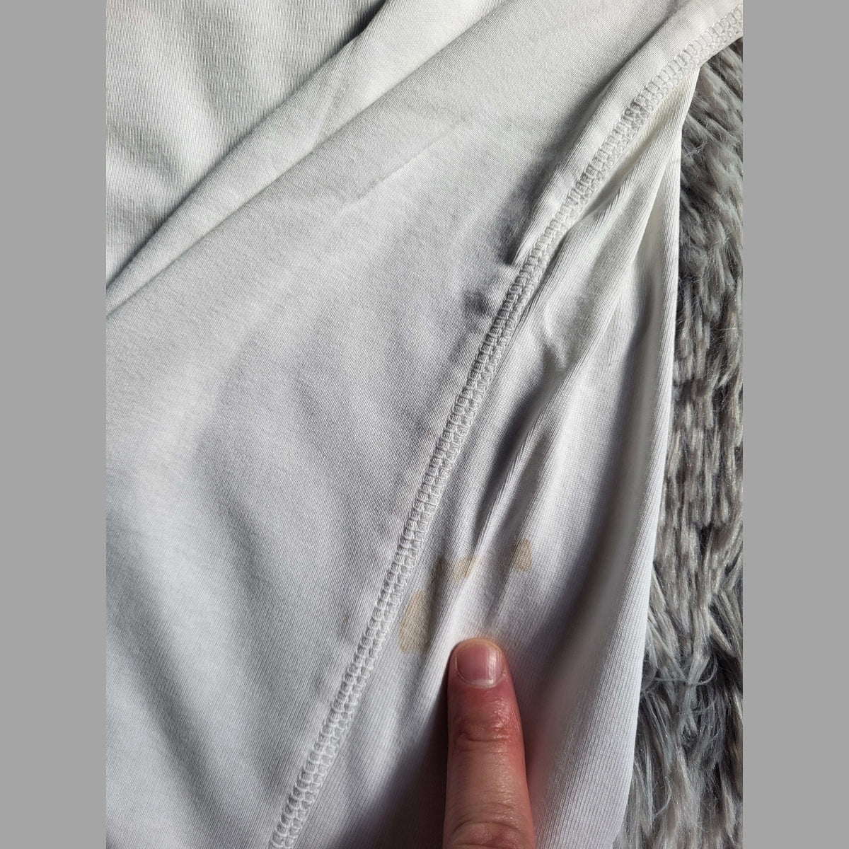 T-shirt blanc, marque non visible, taille non indiquée, Fripes Sélect
