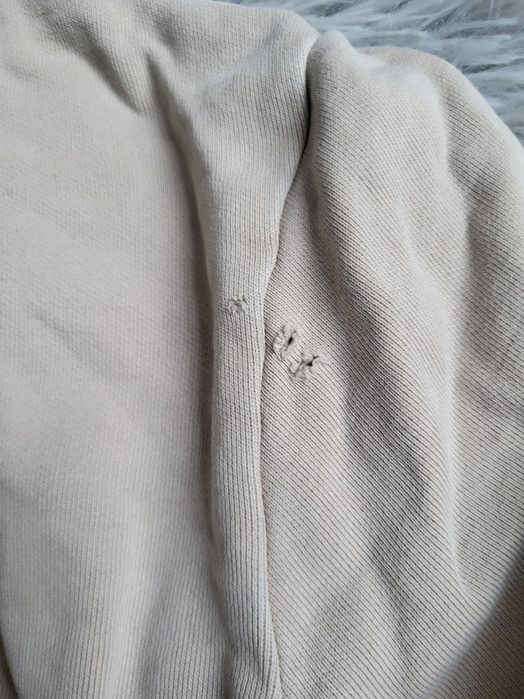 Sweat Guess Beige Sable – 100% Coton – Taille L – Style Distressed / Upcycling