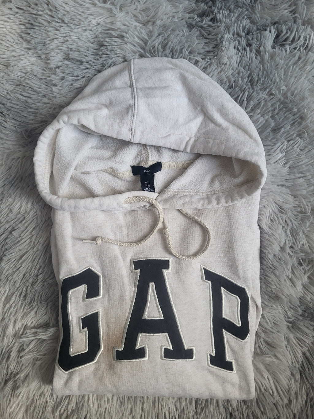Sweat à Capuche Gap Classique – Blanc Cassé – Taille M – Logo Brodé – Unisexe