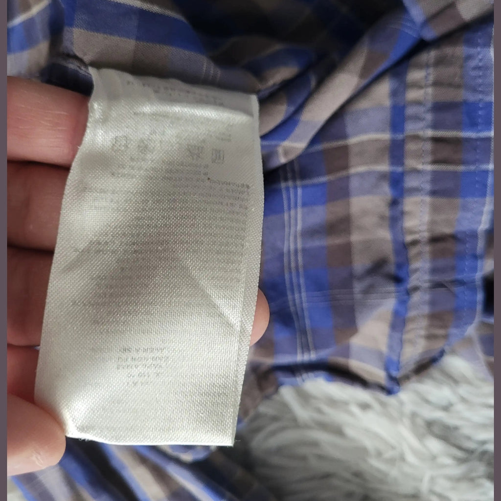 Chemise à carreaux bleus et marron, taille non lisible, marque non visible. Fripes Sélect
