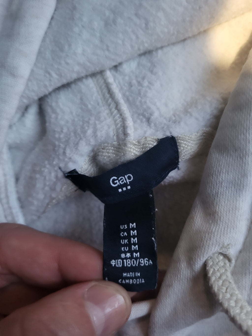 Sweat à Capuche Gap Classique – Blanc Cassé – Taille M – Logo Brodé – Unisexe