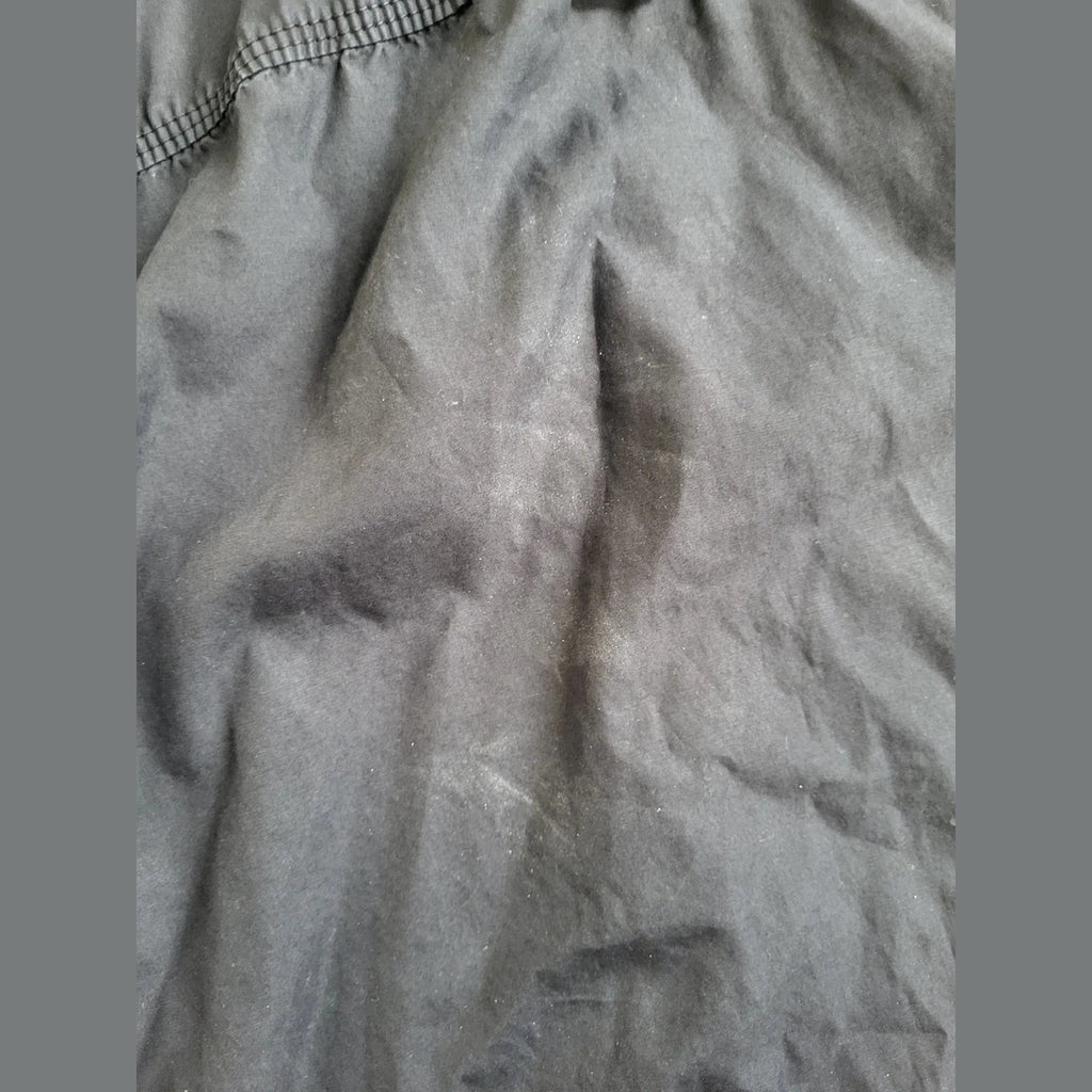 Pantalon noir, marque et taille non visibles. Fripes Sélect