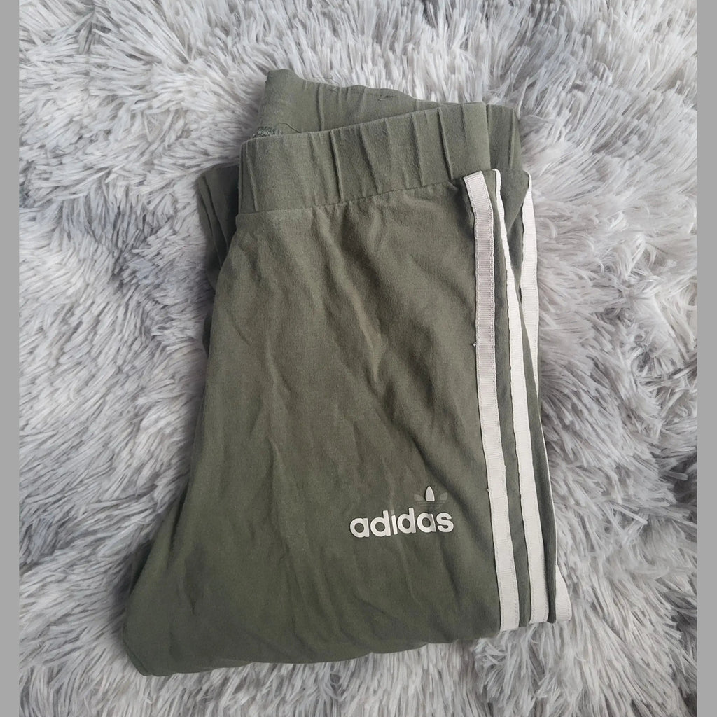 Legging Adidas Essentials 3-Bandes – Vert Kaki Olive – Taille M – Sport & Style