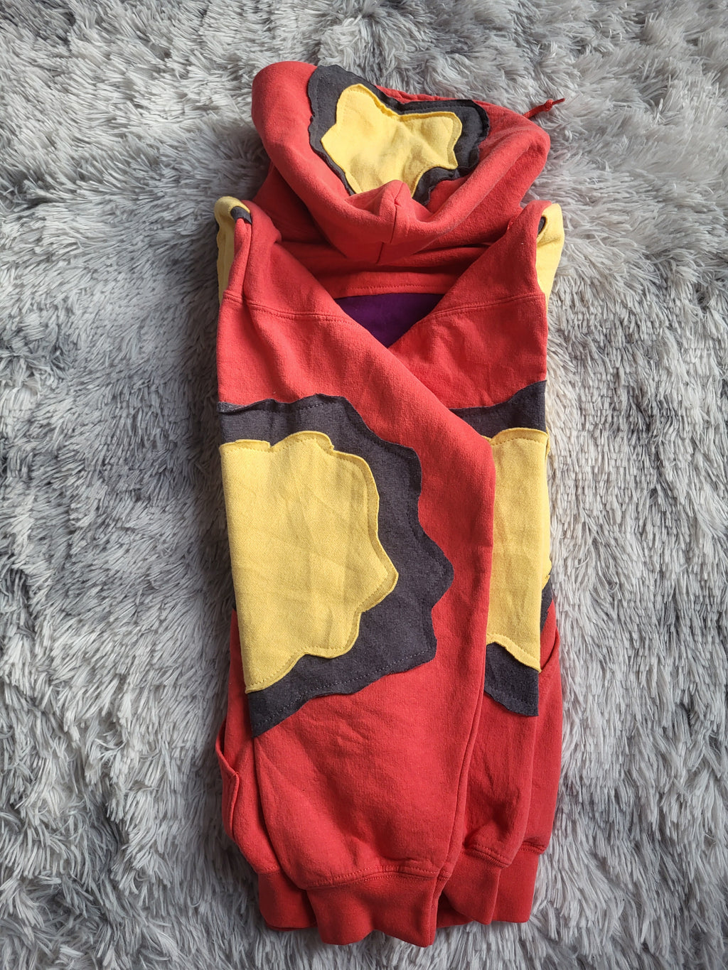 Sweat à capuche Stüssy Reworked Patchwork – Pièce Unique 1/1 – Rouge & Jaune – Taille L (Boxy Fit)