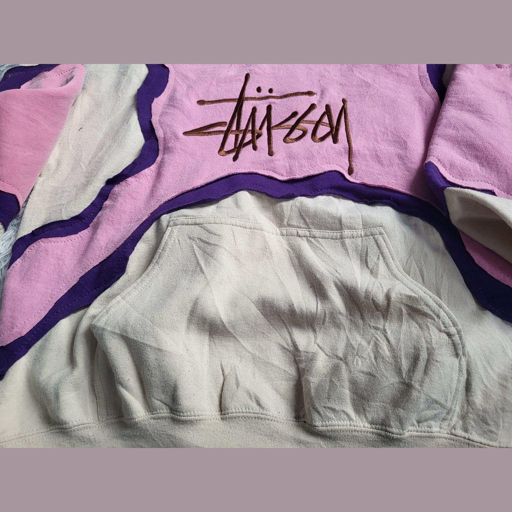 Sweat à capuche Stüssy Reworked Patchwork – Pièce Unique 1/1 – Beige & Rose – Taille L (Boxy Fit)