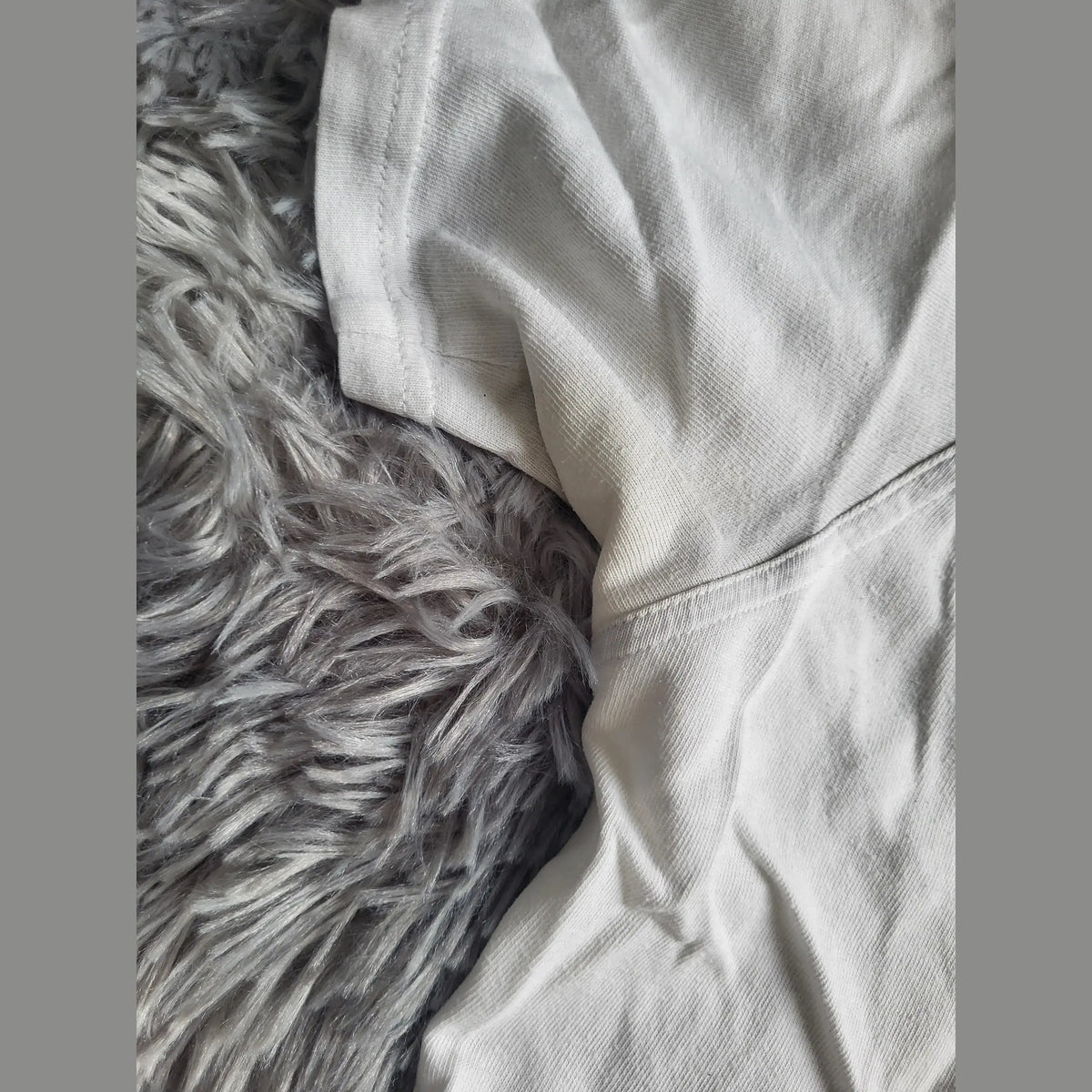 T-shirt blanc, marque non visible, taille non indiquée, Fripes Sélect