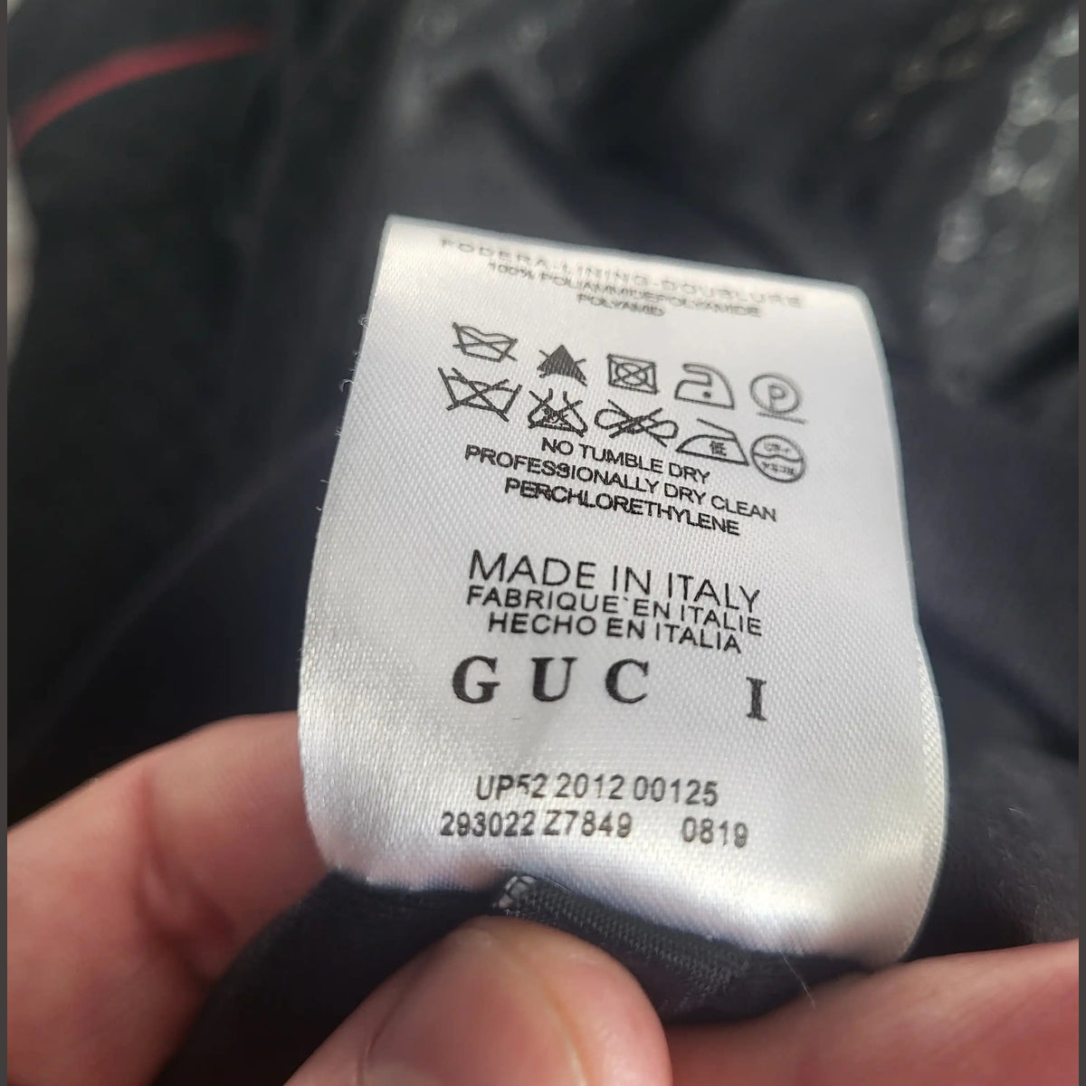 Veste noire Gucci taille I, étiquette visible, vêtement seconde main, Fripes Sélect