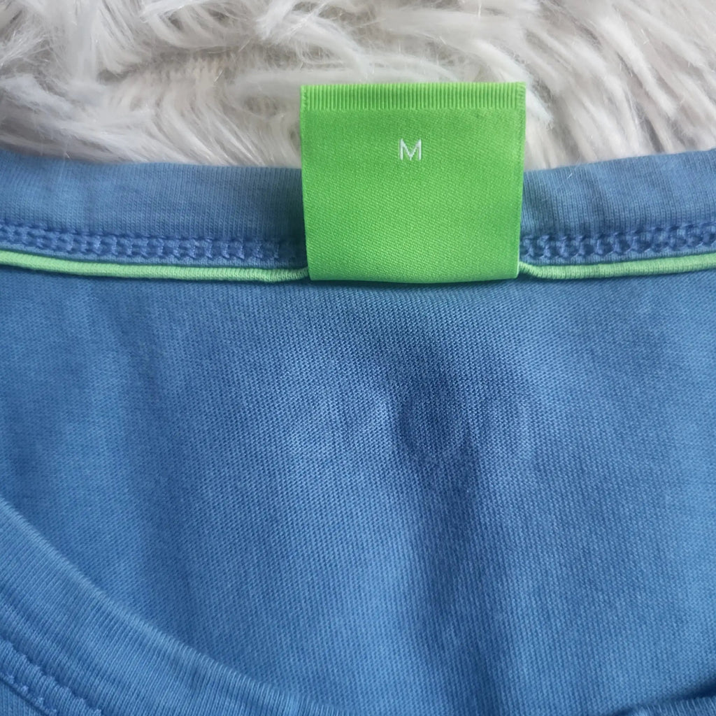 T-shirt bleu, taille M, sans marque visible. Fripes Sélect