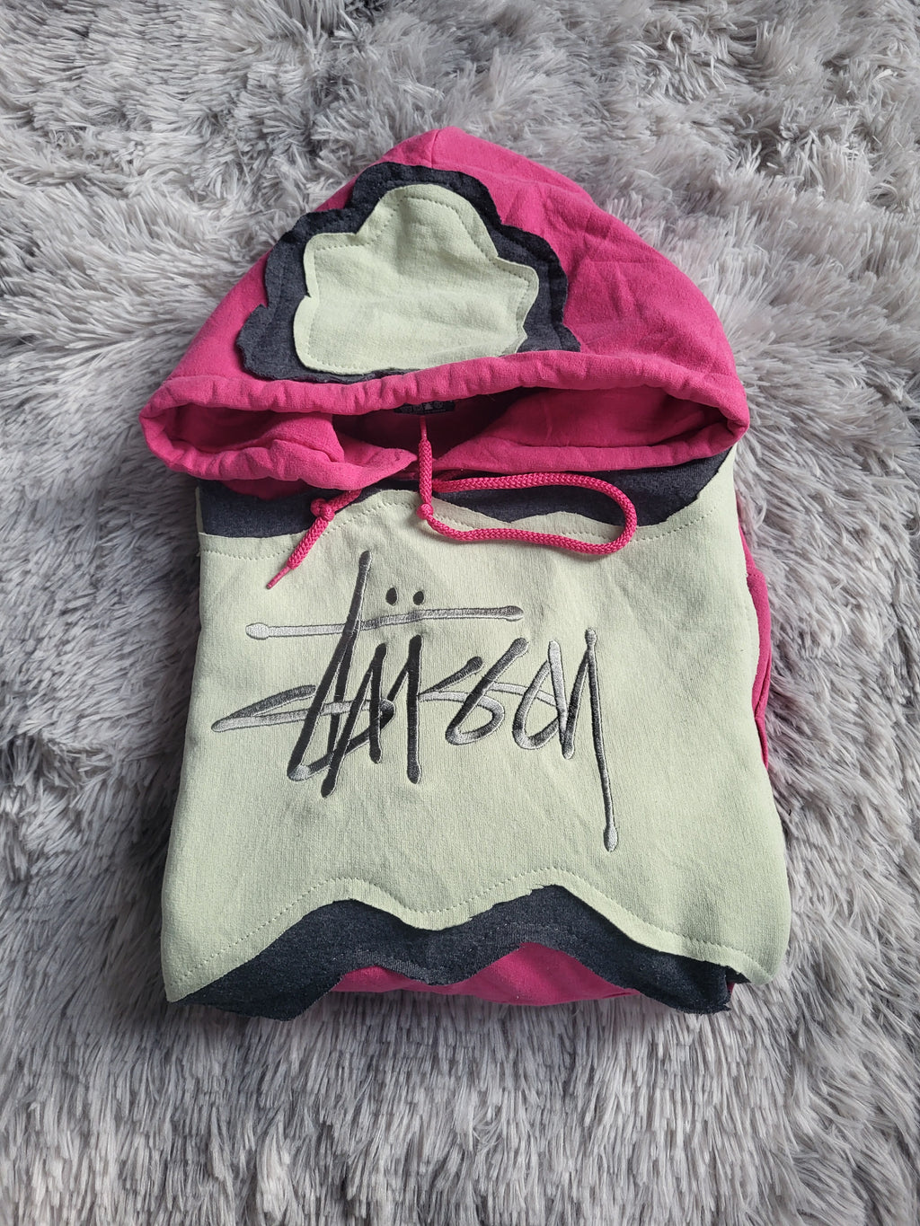 Sweat à capuche Stüssy Reworked Patchwork – Pièce Unique 1/1 – Rose & Gris Taille XL