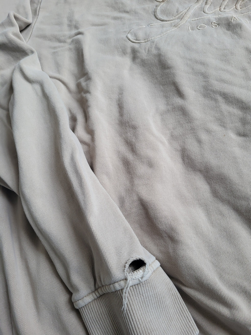 Sweat Guess Beige Sable – 100% Coton – Taille L – Style Distressed / Upcycling