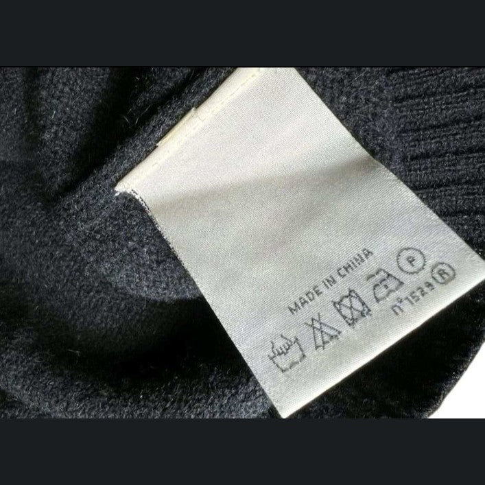 Pull noir, marque non visible, taille non indiquée, Fripes Sélect