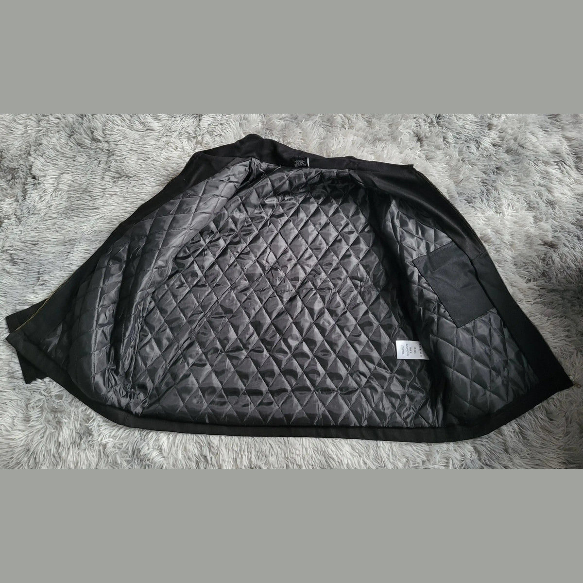 Veste matelassée noire, taille L, intérieur avec surpiqûres losanges. Fripes Sélect