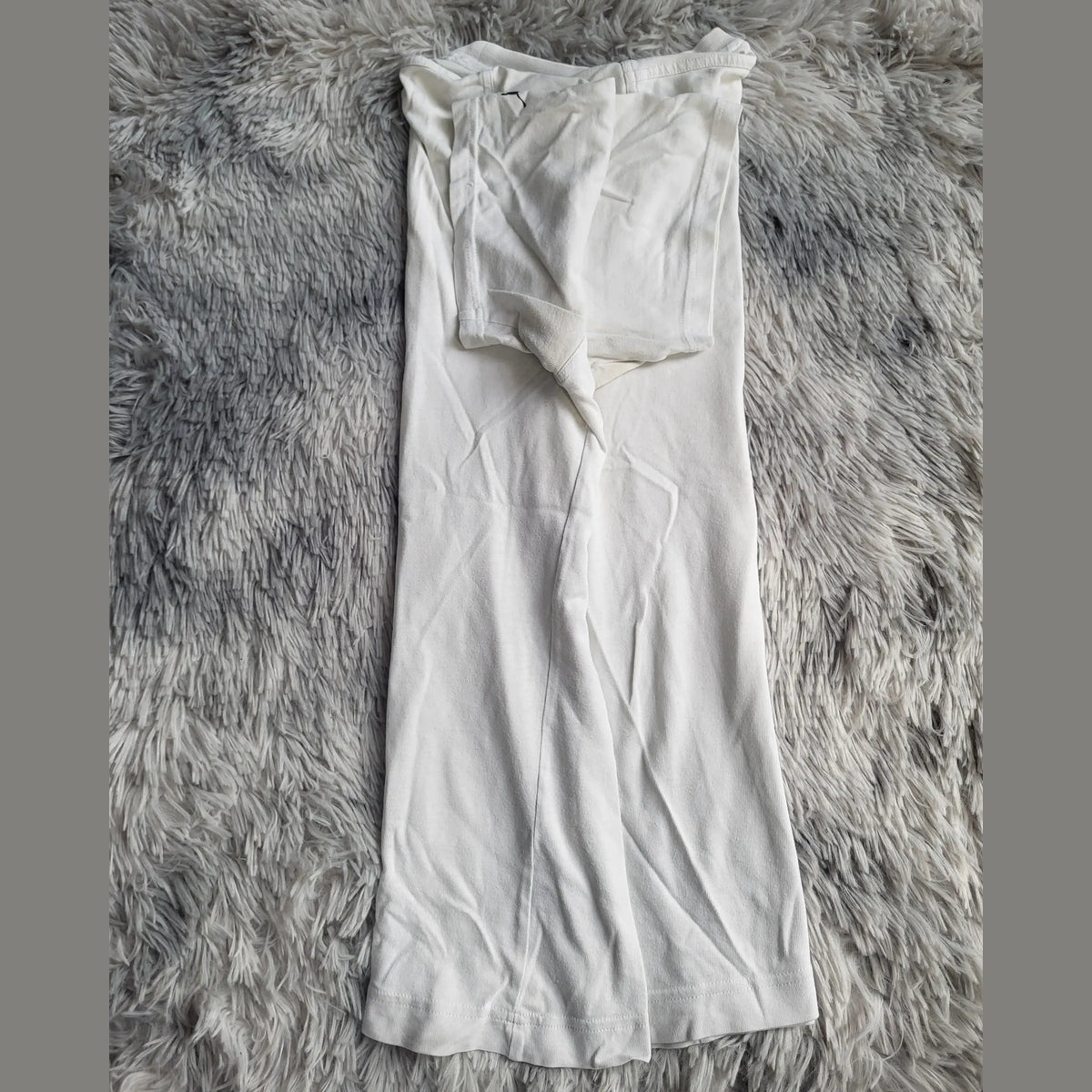 T-shirt blanc, aucune marque visible, taille adulte indéterminée, Fripes Sélect