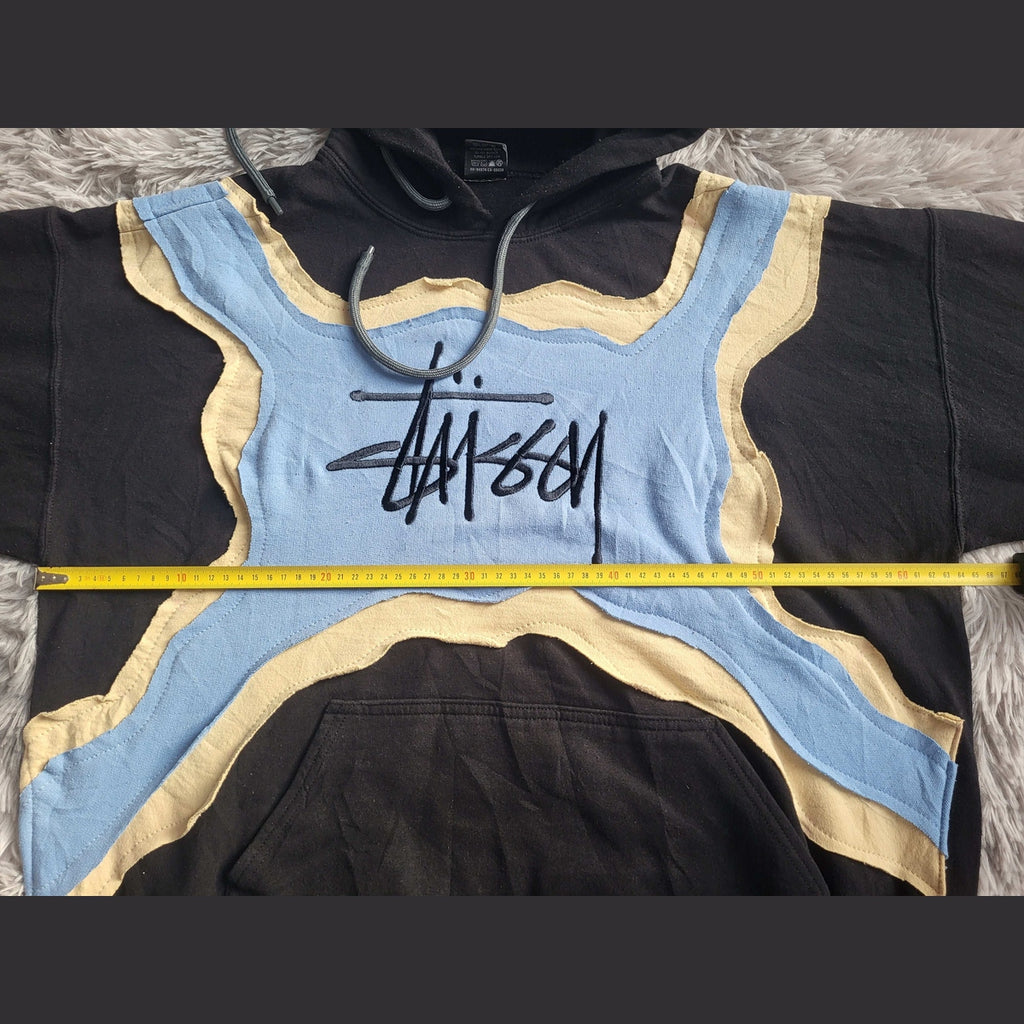 Sweat à capuche Stüssy noir, bleu et beige, taille XL. Fripes Sélect