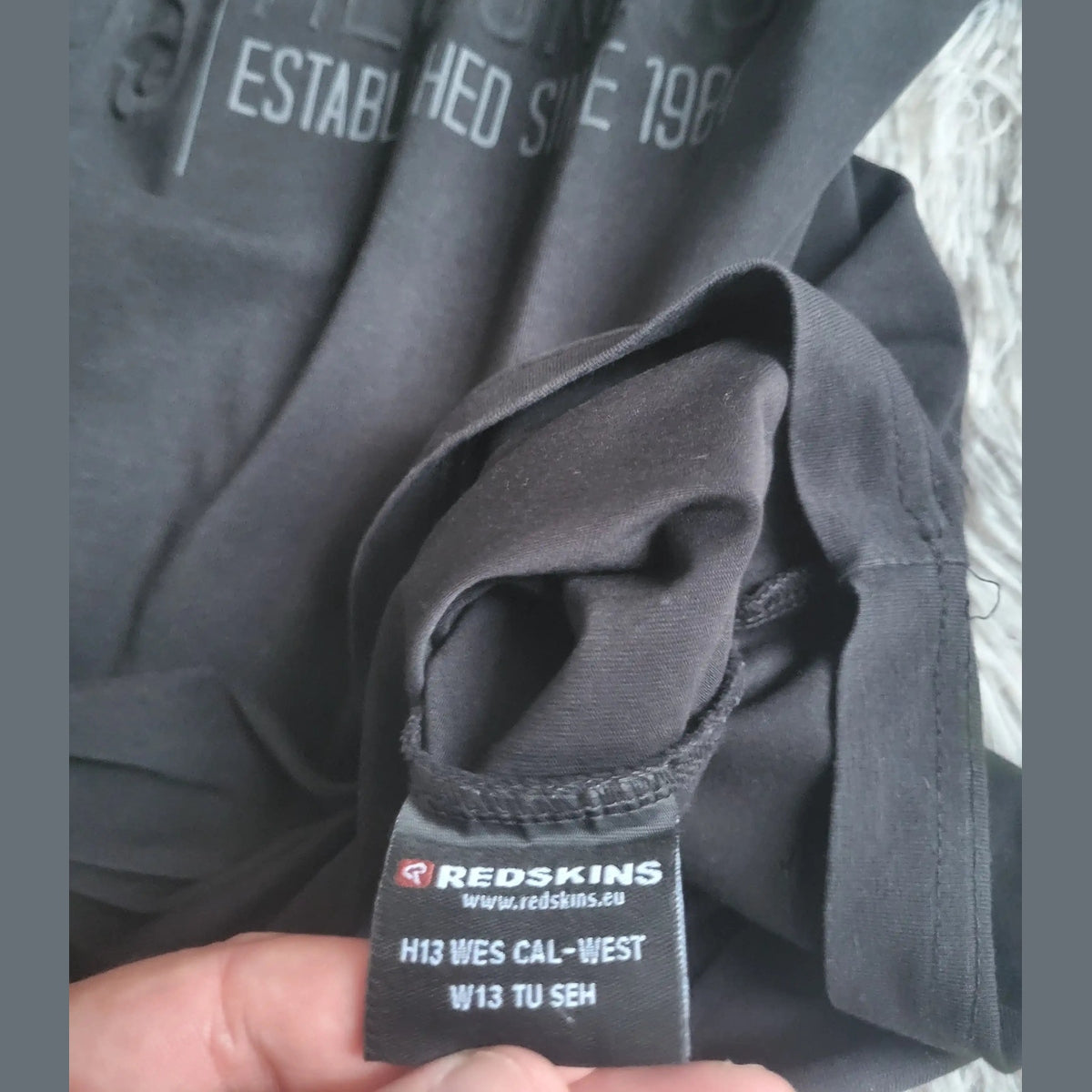 T-shirt Manches Longes noir , logo visible, taille M. Fripes Sélect