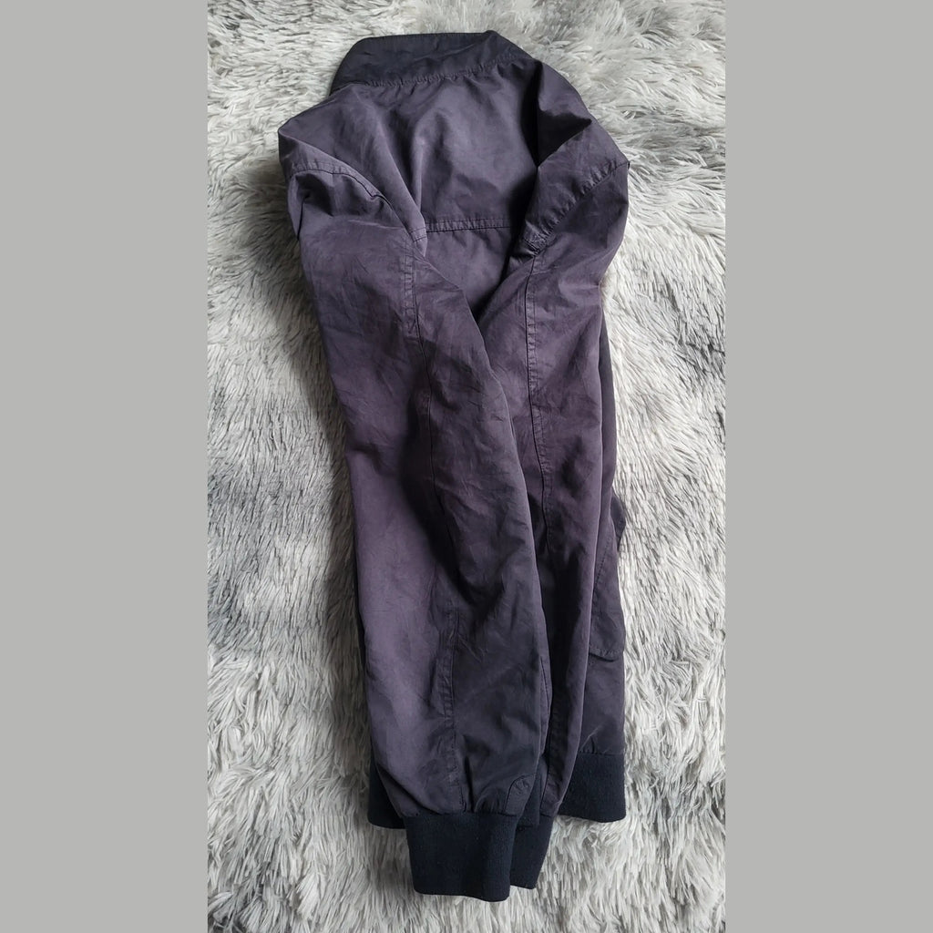 Veste unisexe violette, marque non visible, taille non indiquée. Fripes Sélect