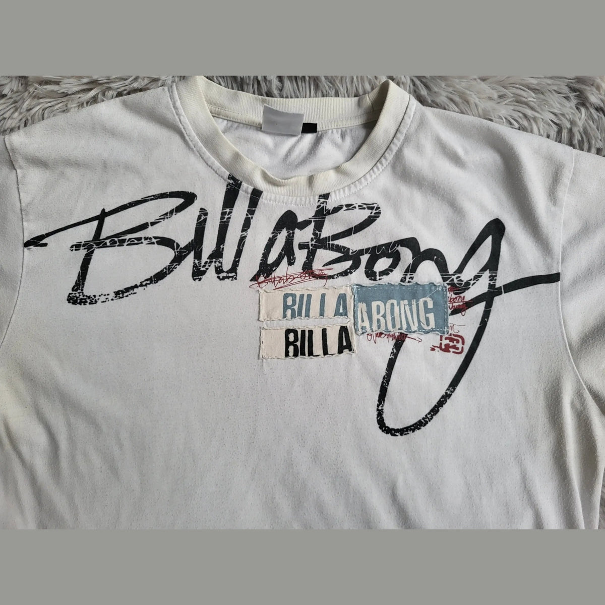 T-shirt blanc Billabong, logo visible, taille non indiquée. Fripes Sélect