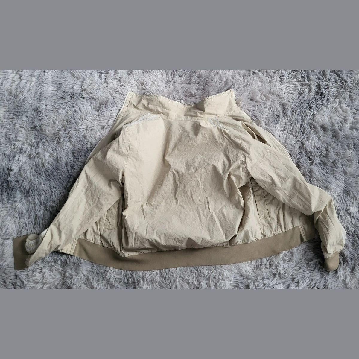Veste beige, marque non visible, taille non indiquée, Fripes Sélect