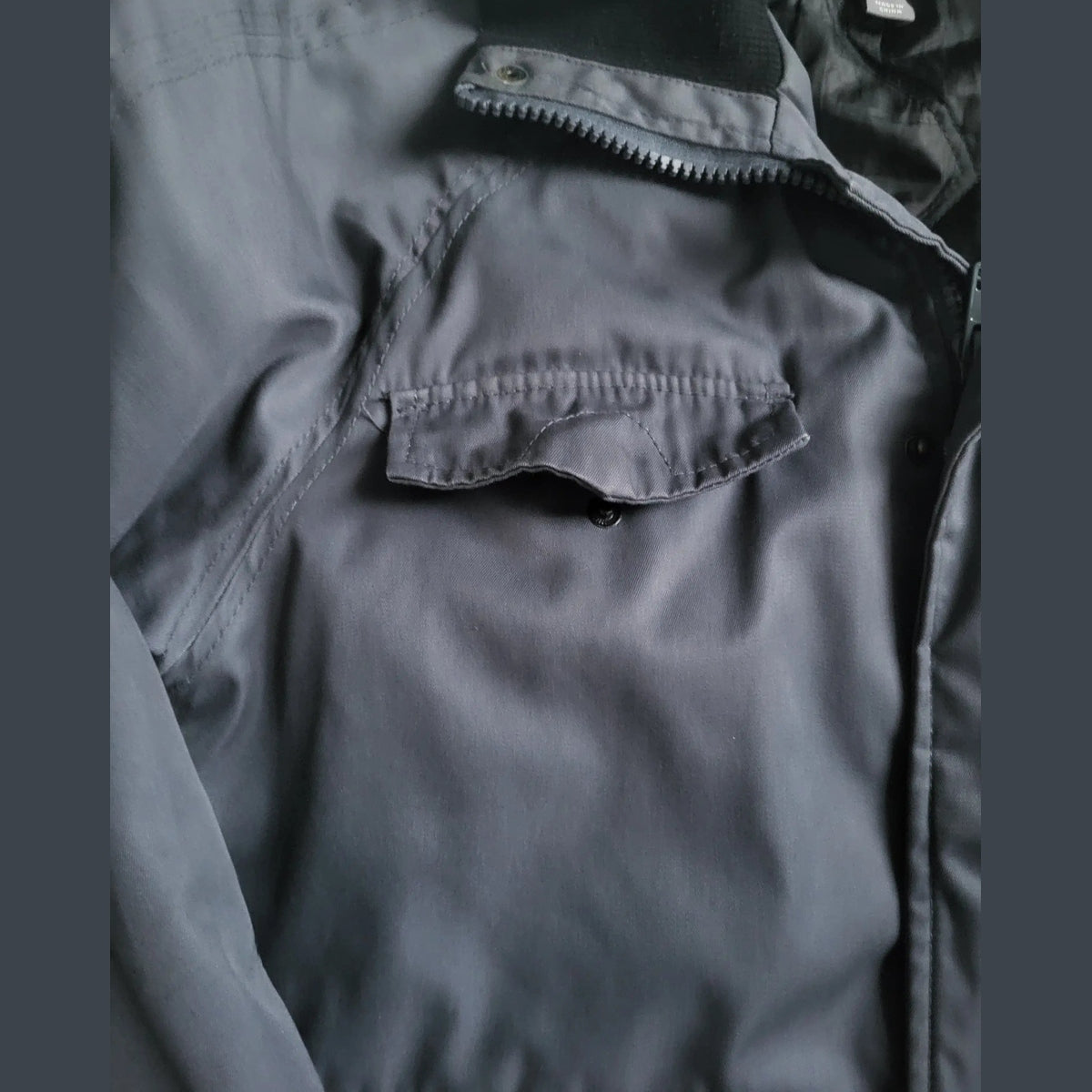 Veste H&M grise, taille M, poche poitrine, fermeture éclair, Fripes Sélect