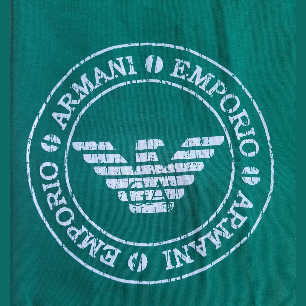 T-shirt vert Emporio Armani, logo blanc, taille non visible. Fripes Sélect