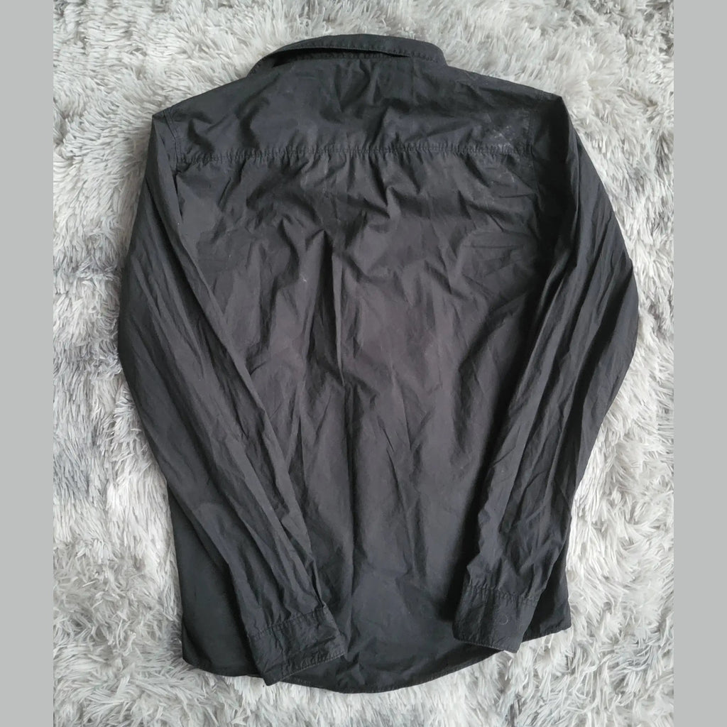 Chemise noire manches longues, marque non visible, taille non indiquée, Fripes Sélect
