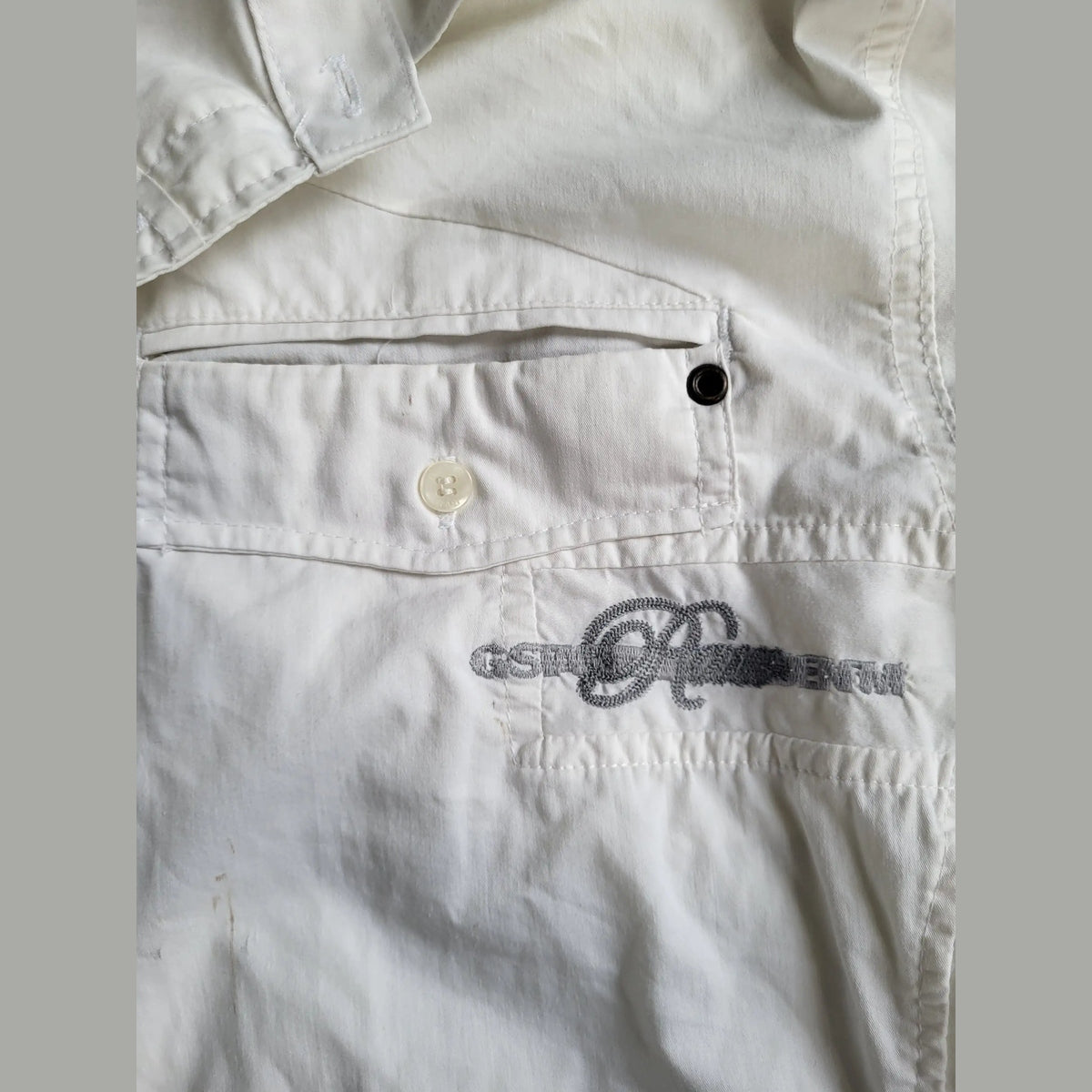 Chemise blanche G-Star Raw, broderie logo visible, taille M. Fripes Sélect