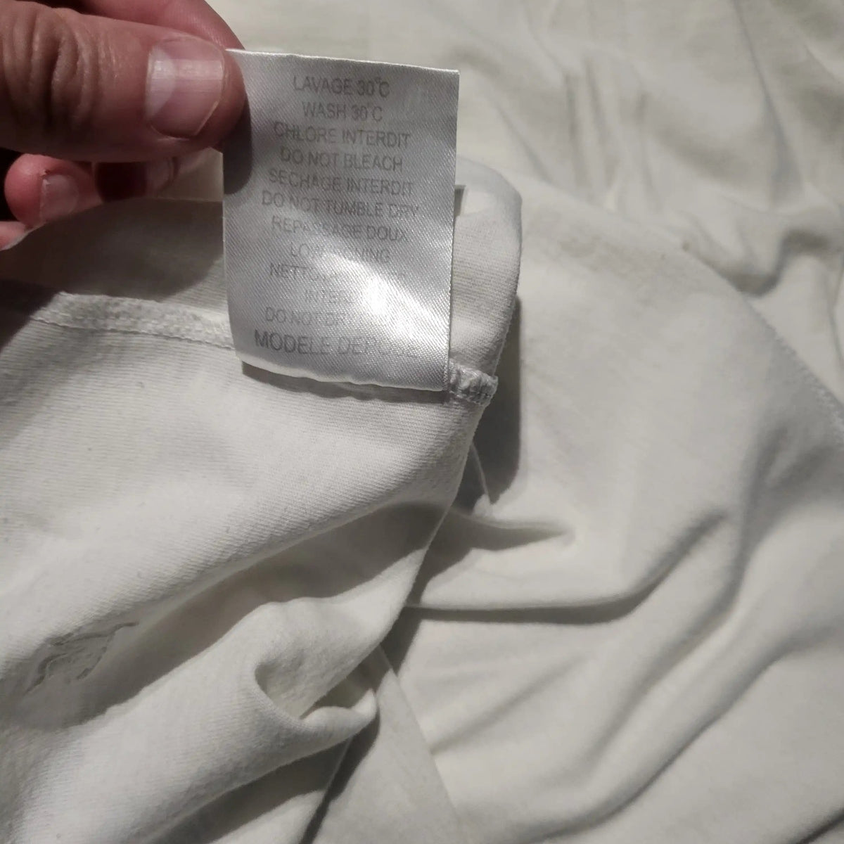 T-shirt blanc sans marque visible, taille non indiquée, Fripes Sélect