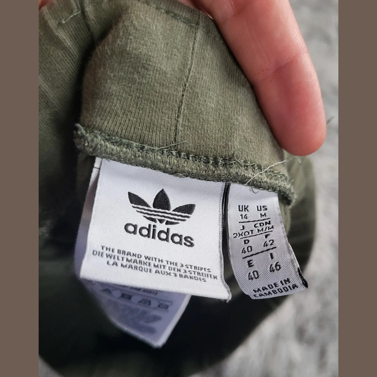 T-shirt Adidas vert taille M étiquette visible, Fripes Sélect